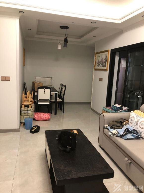 長沙家裝效果圖80個平方小三室 客廳裝風管機