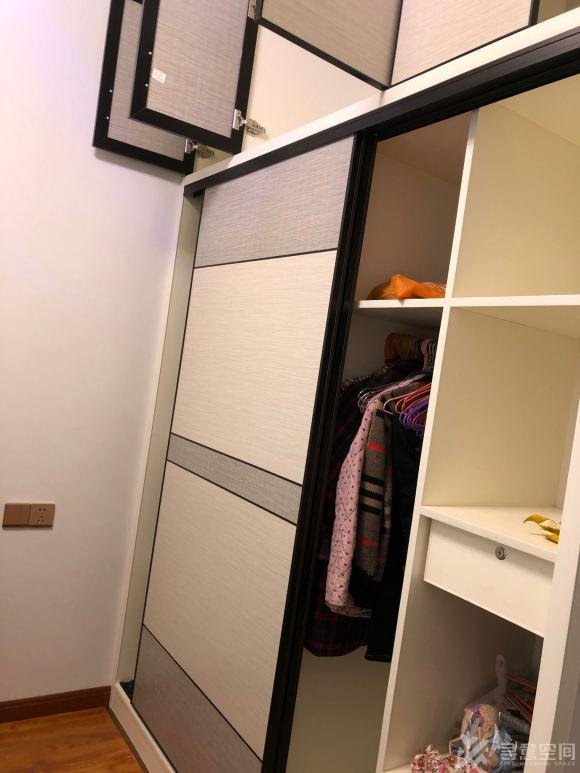 長沙家裝效果圖80個平方小三室 客廳裝風管機