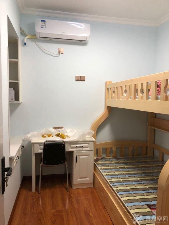 長沙家裝效果圖80個平方小三室 客廳裝風管機